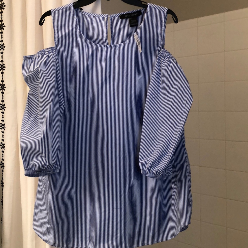 Ashley Stewart Blouse shoulders out, Striped
